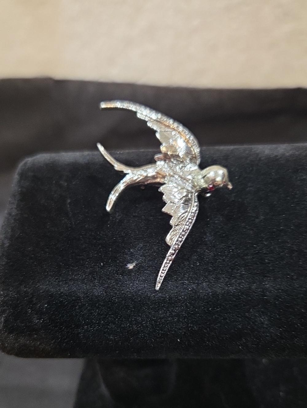 SILVER-TONE SWALLOW BROOCH - VINTAGE